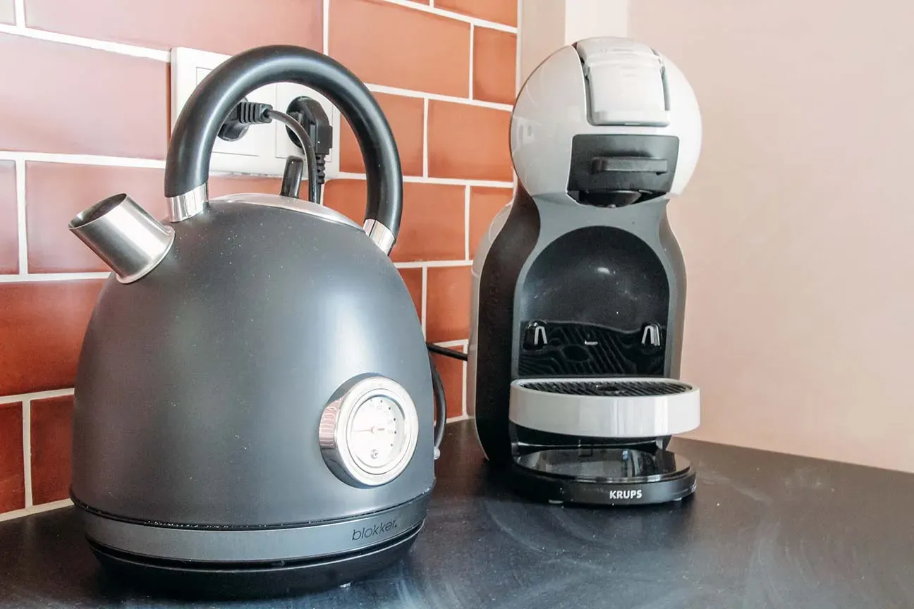 Waterkoker en koffieapparaat